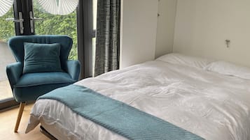 1 bedroom, travel cot, free WiFi, bed sheets