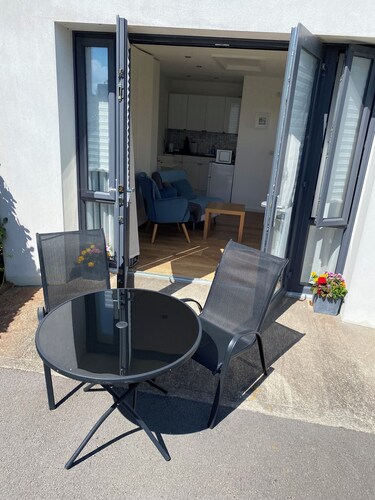 Compact, cosy, contained, self catering getaway in  coastal village of Rosses Pt