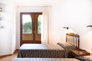 4 bedrooms, iron/ironing board, free WiFi, bed sheets - Holiday Home 'Can Pujadas' with Mountain View, Private Pool and Wi-Fi (Regencós)
