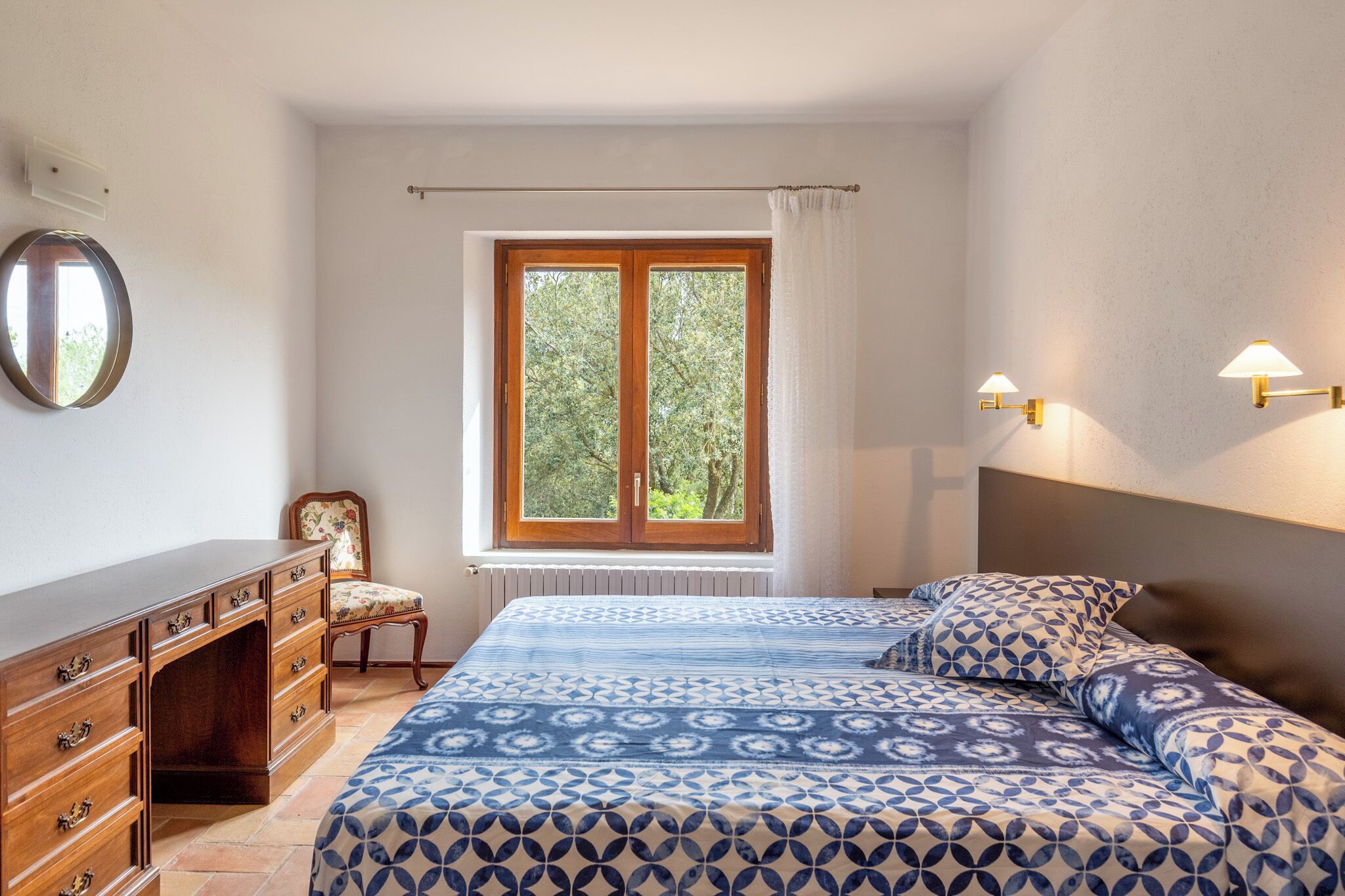 4 slaapkamers, een strijkplank/strijkijzer, gratis wifi, beddengoed