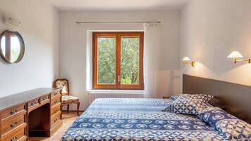 4 slaapkamers, een strijkplank/strijkijzer, gratis wifi, beddengoed