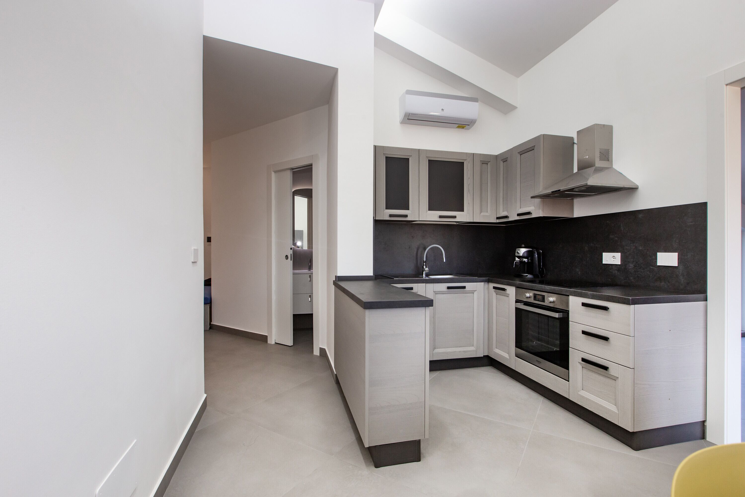 Réfrigérateur, four, plaque de cuisson, lave-vaisselle