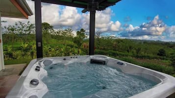 Bain à remous extérieur