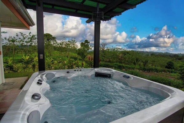 Bain à remous extérieur