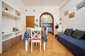 TV - Apartment 'Casabaffo' with Balcony and Wi-Fi (Piombino)