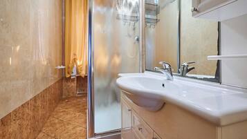 Doccia, asciugacapelli, asciugamani