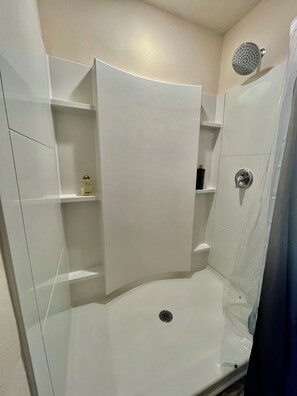 Dusche, Handtücher, Seife, Shampoo