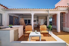 Outdoor dining - Villa 'J R Dream House' with Private Pool, Wi-Fi and Air Conditioning (Quarteira)