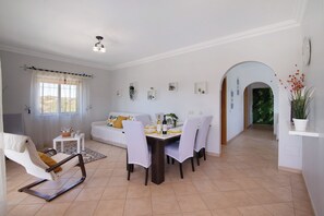 Interior - Apartment 'J R Dream house' with Terrace, Garden and Shared Pool (Quarteira)