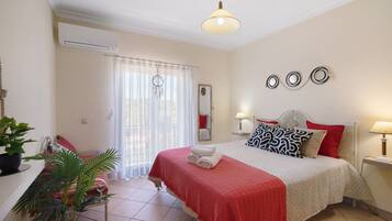 3 bedrooms, iron/ironing board, free WiFi, bed sheets