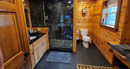5 Star Maine River Lodge in Wytopitlock with AC, WiFi