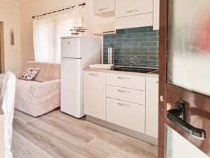 TV - Apartment 'Bilocale Scirocco De Luxe' with Private Terrace and Air Conditioning (Portoferraio)