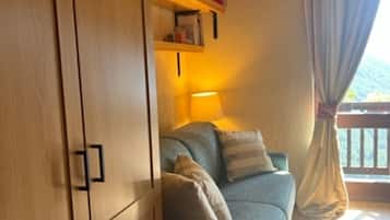 Televisión y chimenea