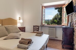 4 bedrooms, free WiFi, bed sheets