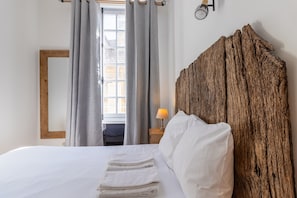 1 habitación, tabla de planchar con plancha, wifi gratis y ropa de cama 