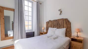 1 dormitori, planxa i posts de planxar, wifi gratuïta i roba de llit