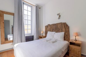 1 chambre, fer et planche à repasser, Wi-Fi gratuit, draps fournis