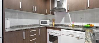 Apartment 'Ca La Mercè' with Private Terrace, Wi-Fi and Air Conditioning