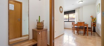 Apartment 'Ca La Mercè' with Private Terrace, Wi-Fi and Air Conditioning