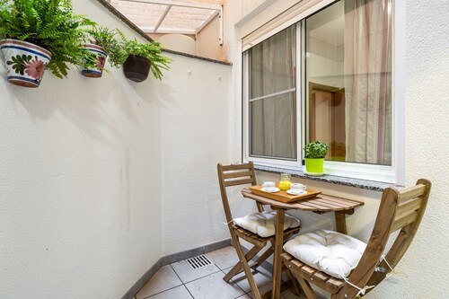 Apartment 'Ca La Mercè' with Private Terrace, Wi-Fi and Air Conditioning