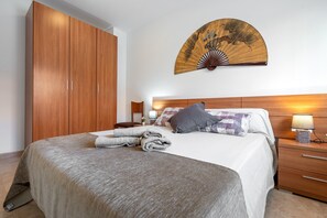 2 chambres, fer et planche à repasser, accès au Wi-Fi (inclus)