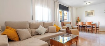 Appartamento 'Ca La Mercè' con terrazza privata, Wi-Fi e aria condizionata