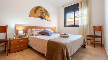 2 slaapkamers, een strijkplank/strijkijzer, gratis wifi, beddengoed