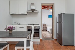 Fridge, oven, stovetop, cookware/dishes/utensils - Apartment 'Orizzonti Solarium' with Private Terrace (Golfo Aranci)