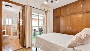 3 slaapkamers, een strijkplank/strijkijzer, gratis wifi, beddengoed