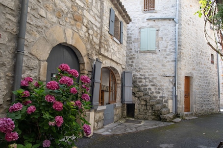 Exterior. Holiday Home 'Gite De L'écurie' with Air Conditioning