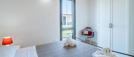 2 多间卧室、免费 WiFi、床单