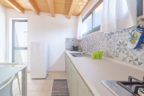 Réfrigérateur, four, plaque de cuisson, lave-vaisselle