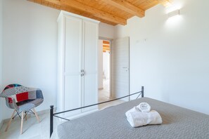 2 bedrooms, free WiFi, bed sheets - Wonderful Holiday Home Agritre (San Lorenzo)