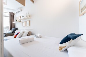 Tabla de planchar con plancha, wifi gratis y ropa de cama 