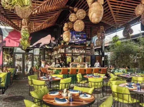 Bar (on property) - Oasis-14, 5 min from beach studio. Midtown Wynwood (Miami)