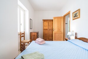 1 soverom, strykejern/-brett og sengetøy