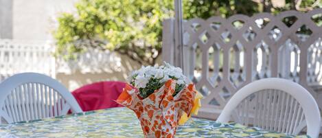 تناول الطعام بالخارج