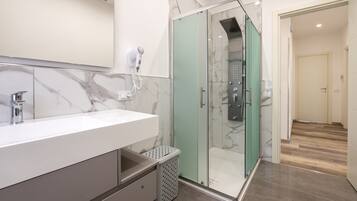 Shower, hair dryer, towels