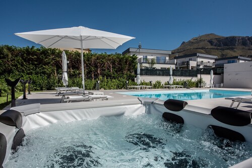 Villa 'Carola Primo Piano' with Shared Pool, Wi-Fi and Air Conditioning