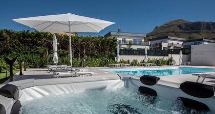 Villa 'Carola Primo Piano' with Shared Pool, Wi-Fi and Air Conditioning
