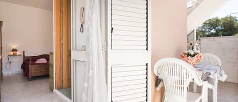 屋外ダイニングエリア