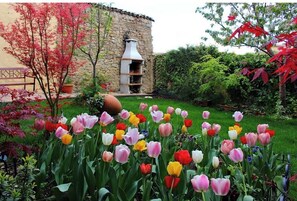 Property grounds - Country House 'Casa Rural Xixa Landetxea' with Mountain View, Private Terrace and Wi-Fi (Miranda de Arga)