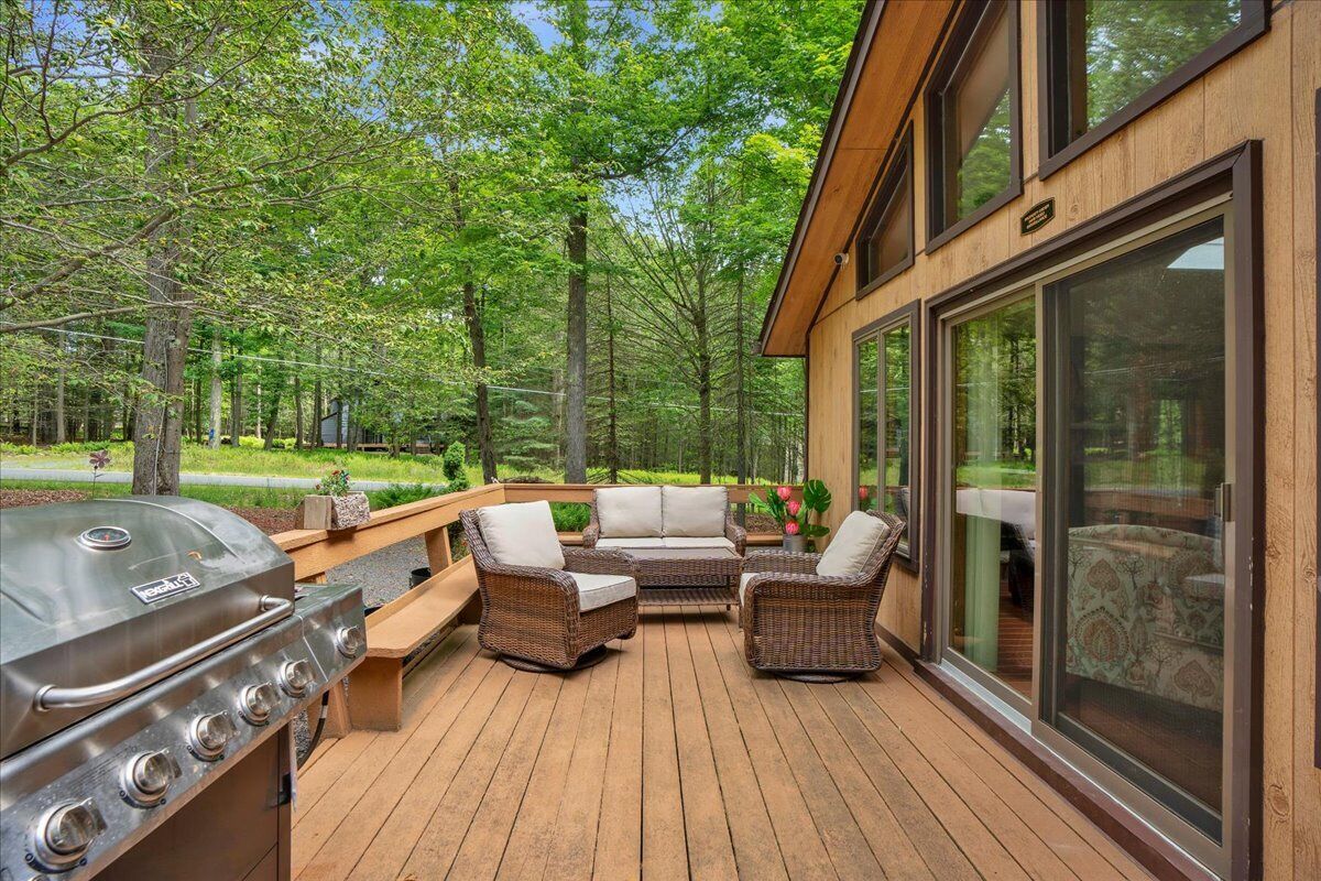 Tranquil chalet in Big Bass Lake resort. Lake w/ beach, pool, clubhouse!