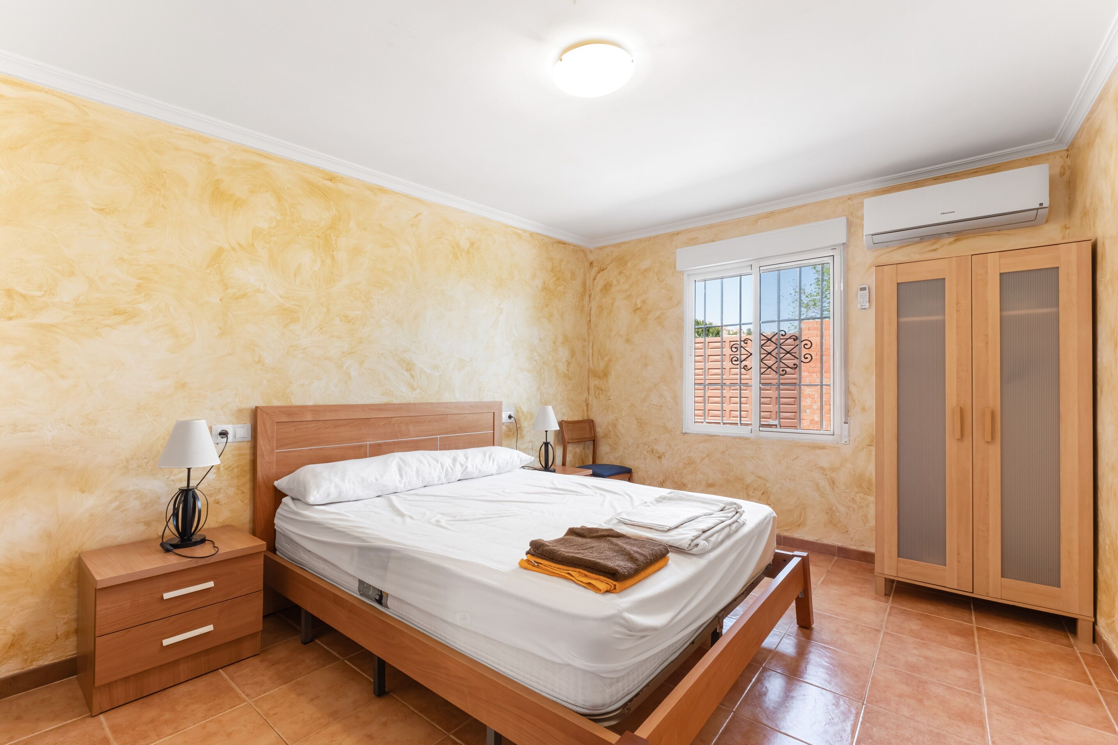 4 bedrooms, free WiFi, bed sheets