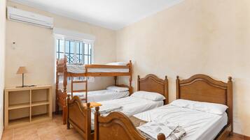 4 bedrooms, free WiFi, bed sheets