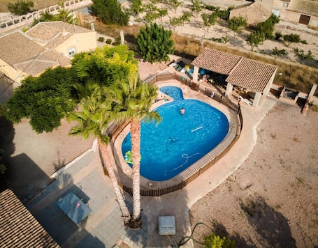 Pool. Country House 'La Romana' with Private Pool, Wi-Fi and Air Conditioning