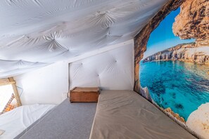 3 bedrooms, free WiFi - Studio Apartment 'Repaire Des Pirates Sainte Marie' with Private Terrace, Wi-Fi and Air Conditioning (Sainte-Marie-la-Mer)