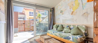 Studio Appartement 'Repaire Des Pirates Sainte Marie' met privéterras, Wi-Fi en airconditioning
