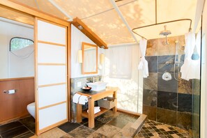 Jetted tub, hair dryer, towels, soap
