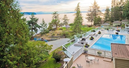 Oceanfront Luxury Tenthouse B